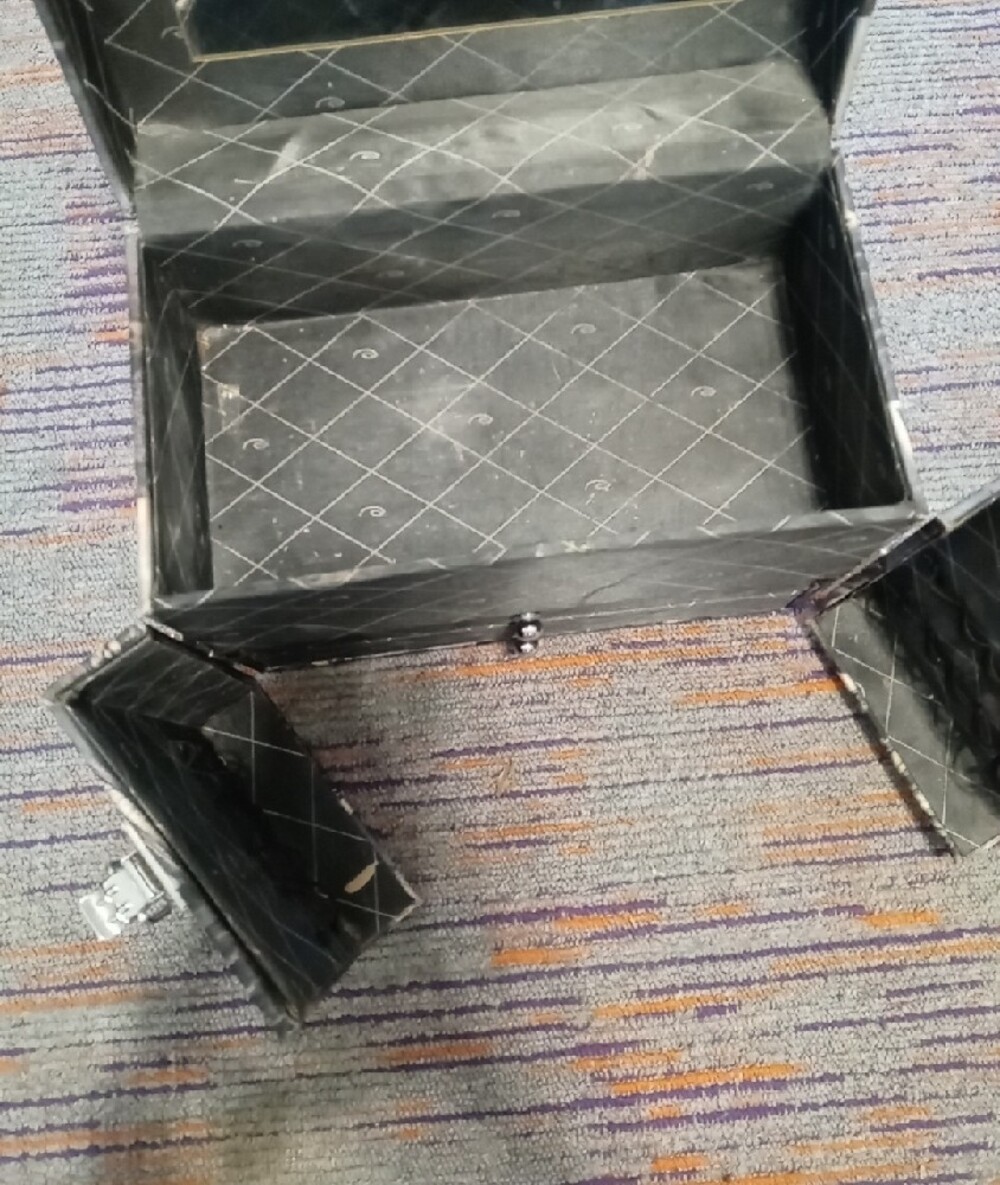Black Patterned Cosmetic Case with Mirror - Picture 3 of 16